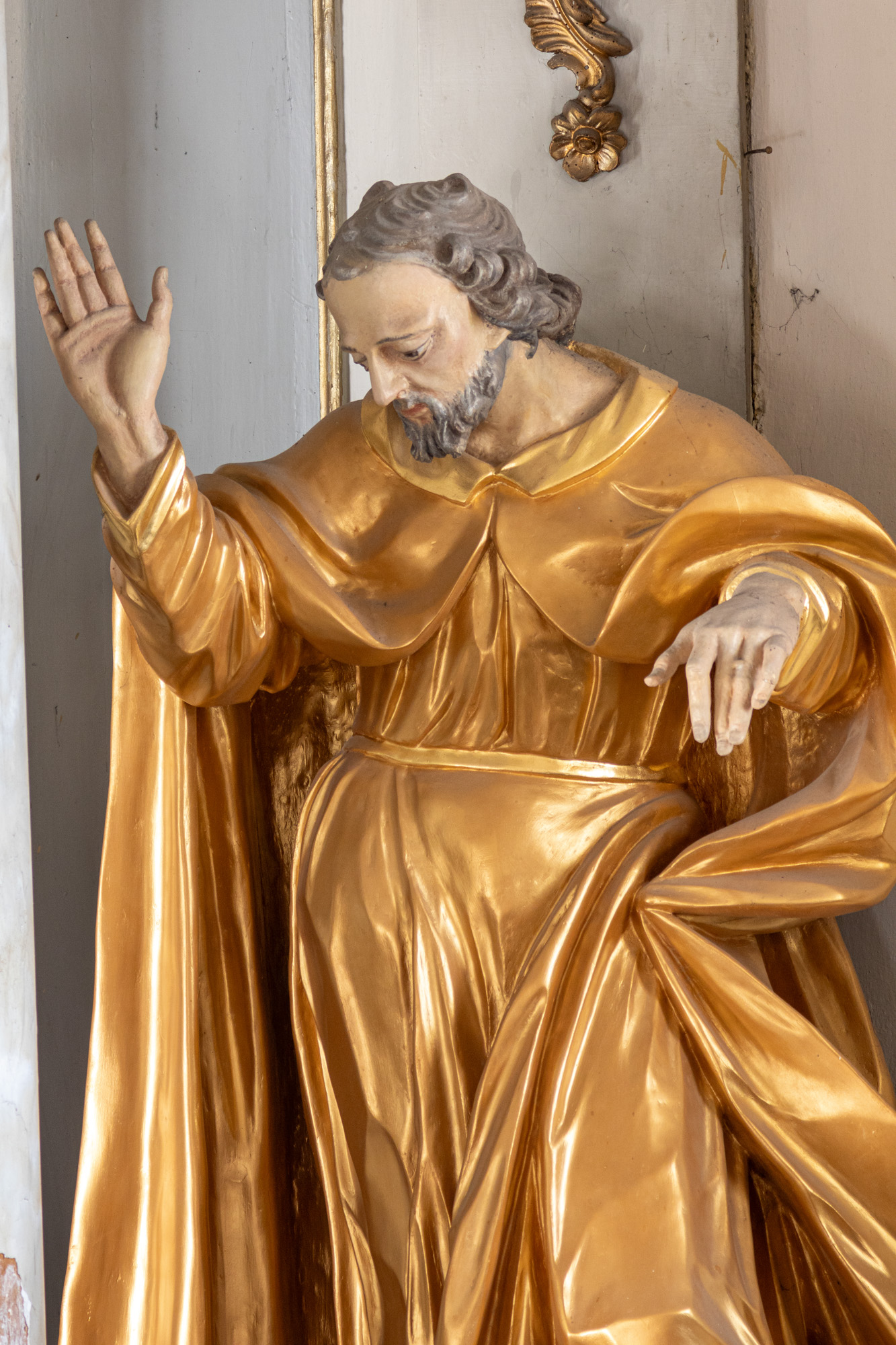Rzeźba – święty Joachim – z ołtarza głównego