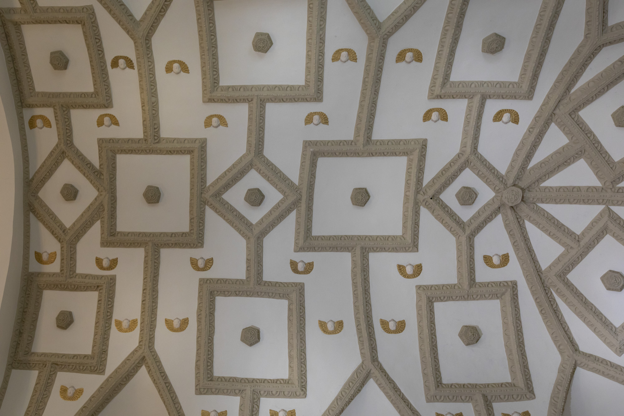 Dekoracja stiukowa sklepienia prezbiterium