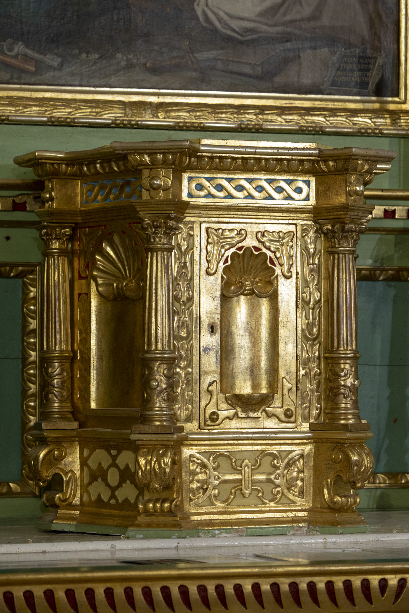 Tabernaculum w ołtarzu głównym