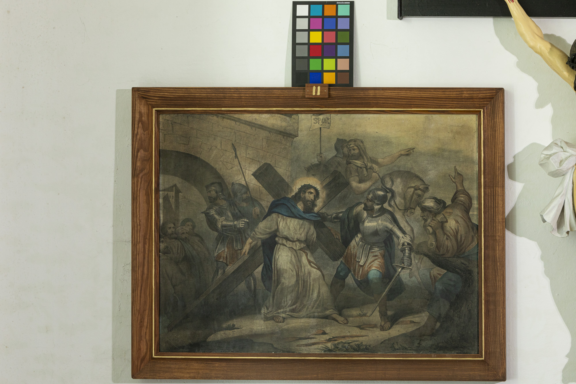 Stacja drogi krzyżowej – Pan Jezus bierze krzyż na ramiona