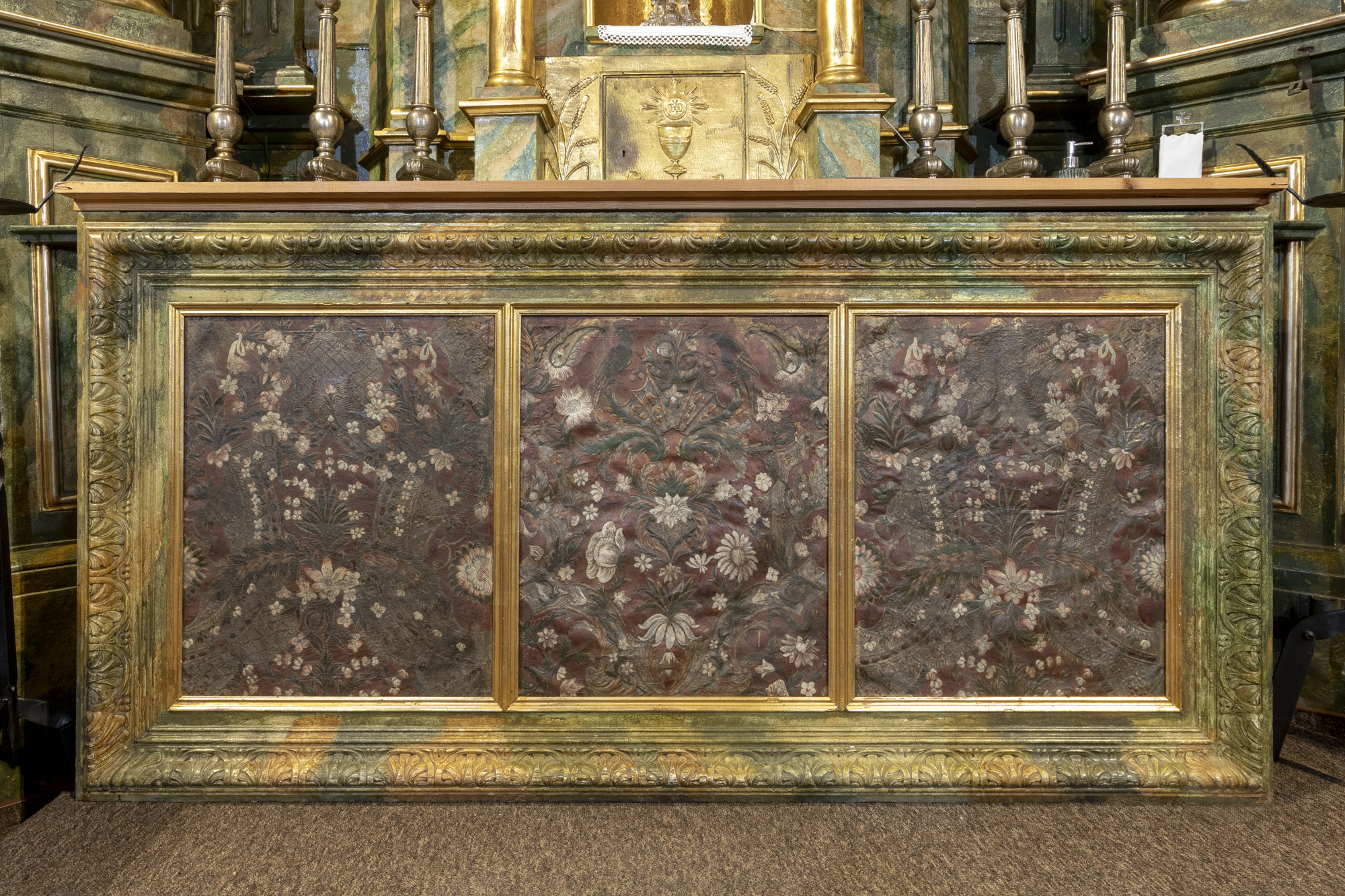 Antependium w ołtarzu bocznym