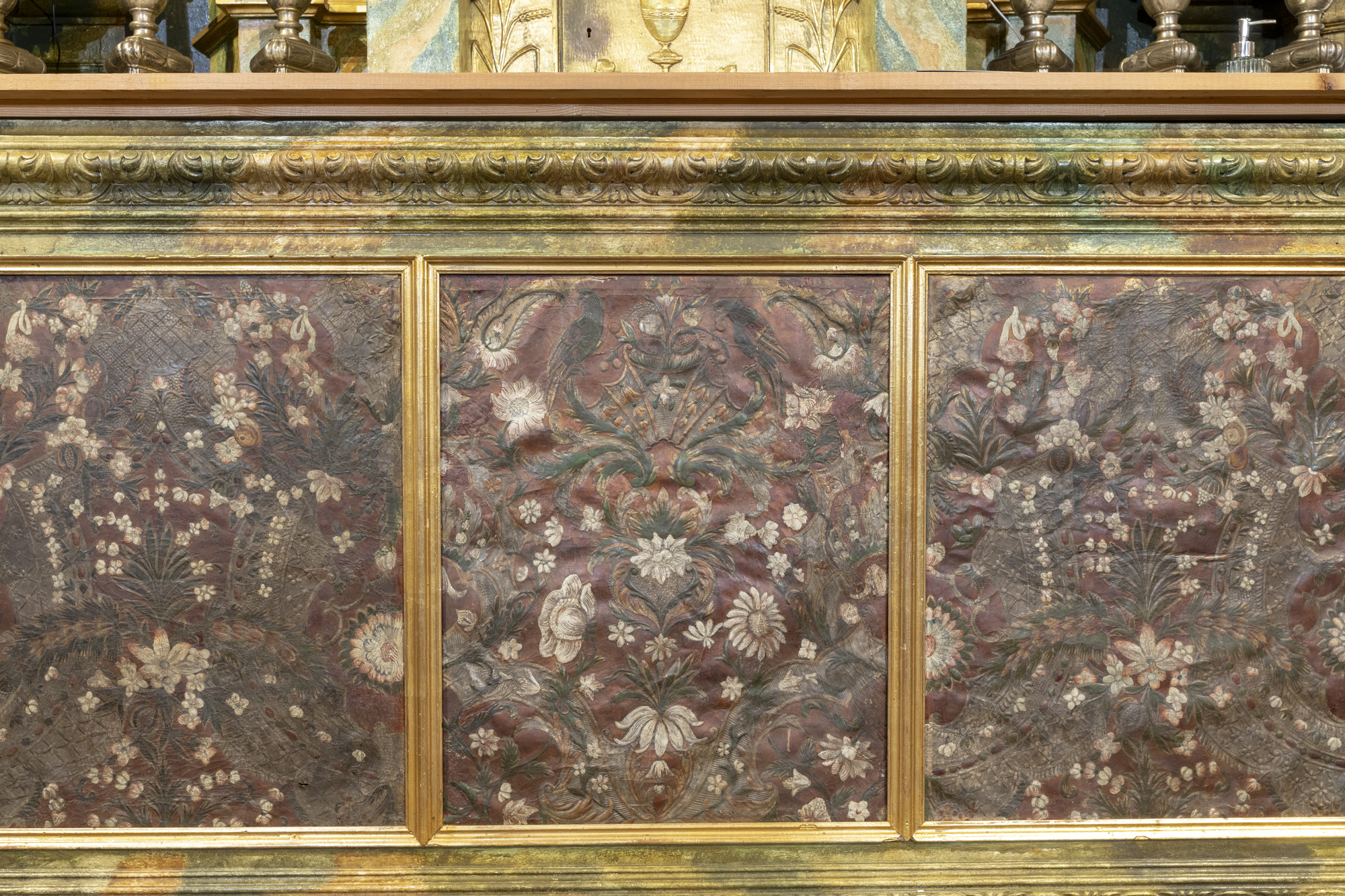 Antependium w ołtarzu bocznym