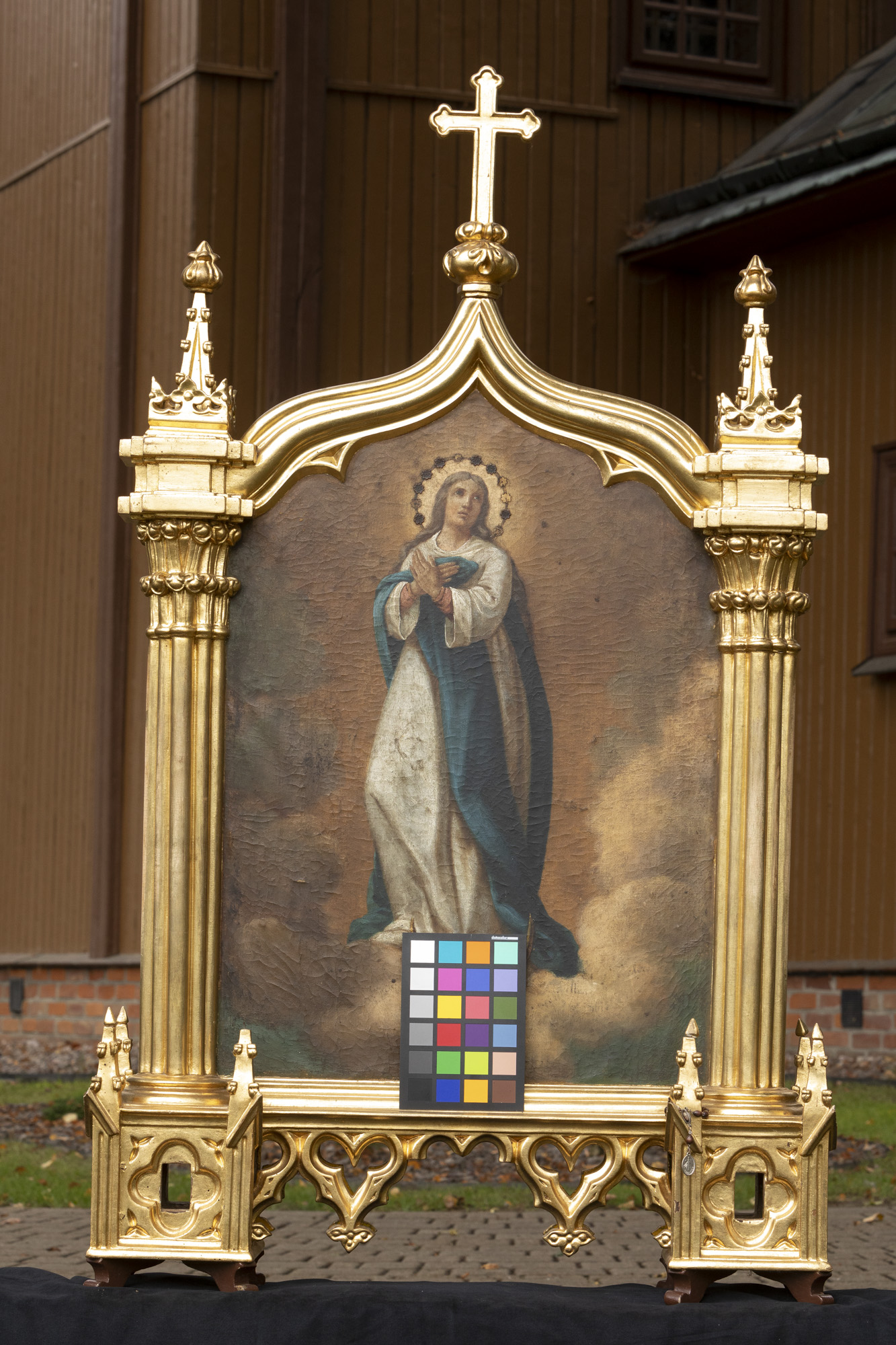 Feretron z obrazami: Matka Boska Niepokalana i św. Józef