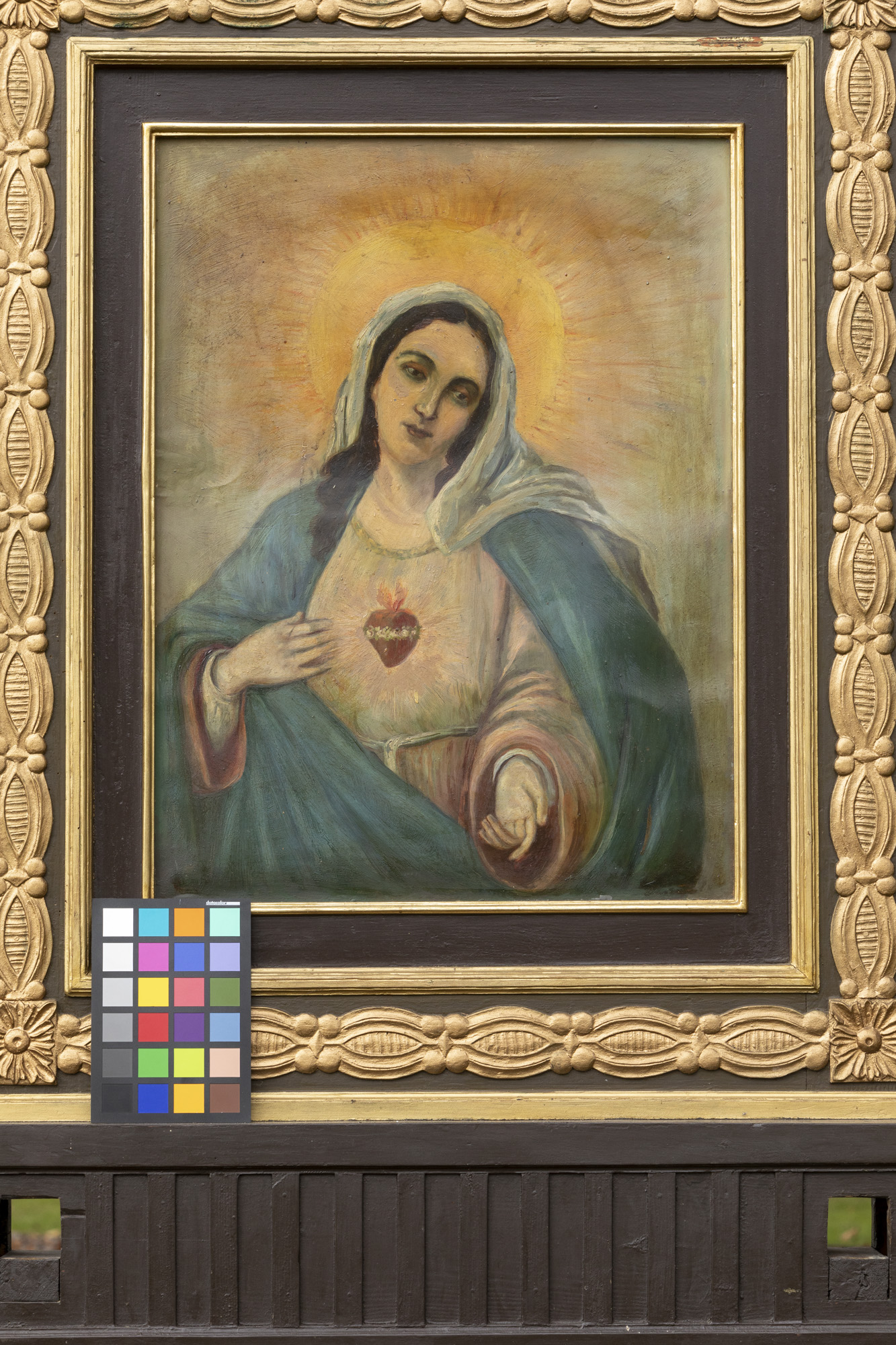 Feretron z obrazami: Serce Jezusa i Maria z Sercem Gorejącym