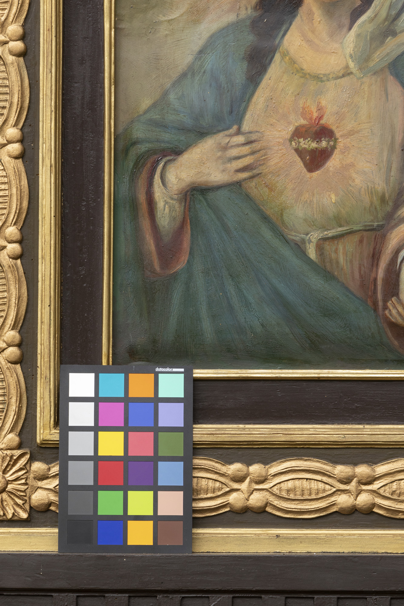 Feretron z obrazami: Serce Jezusa i Maria z Sercem Gorejącym