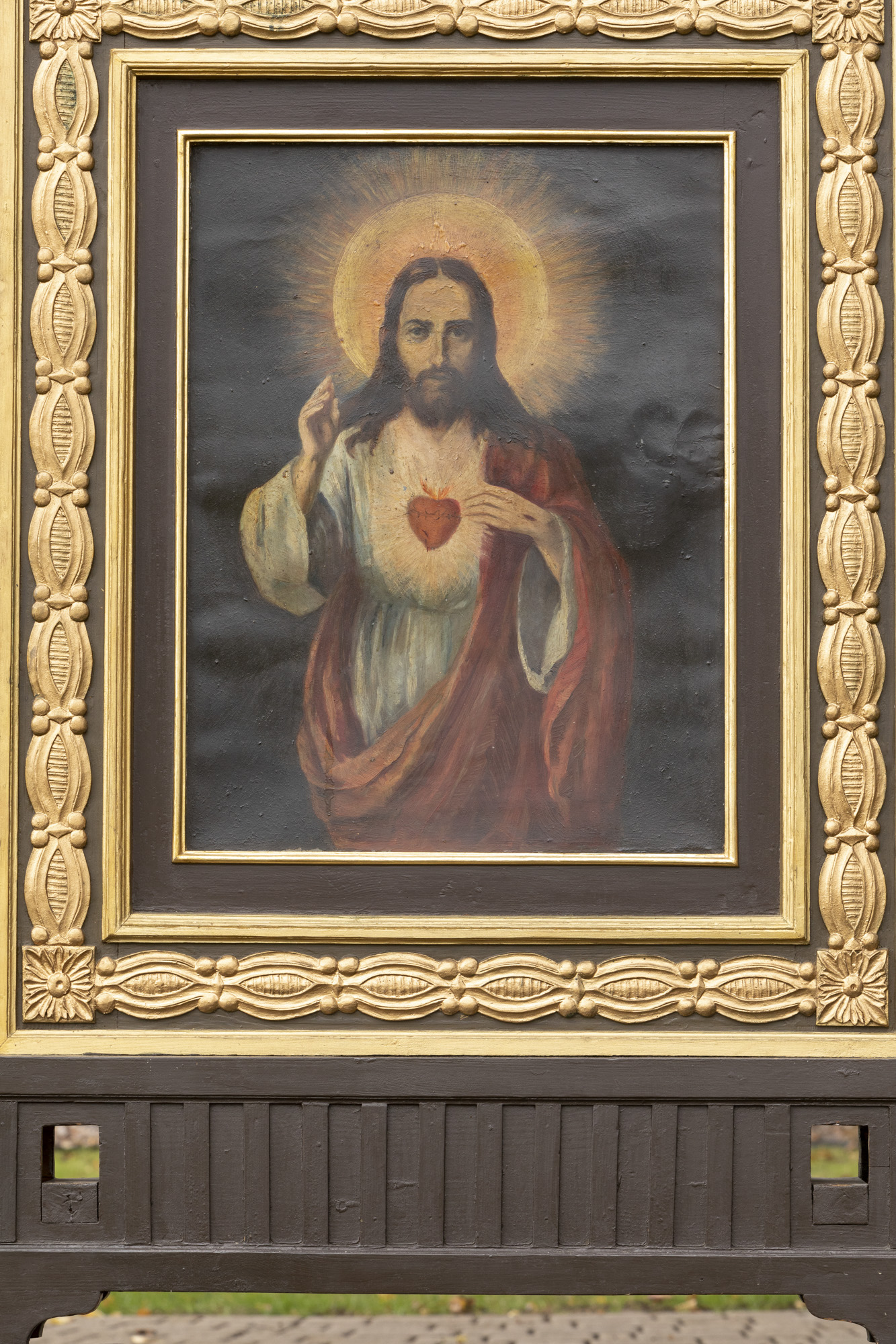 Feretron z obrazami: Serce Jezusa i Maria z Sercem Gorejącym