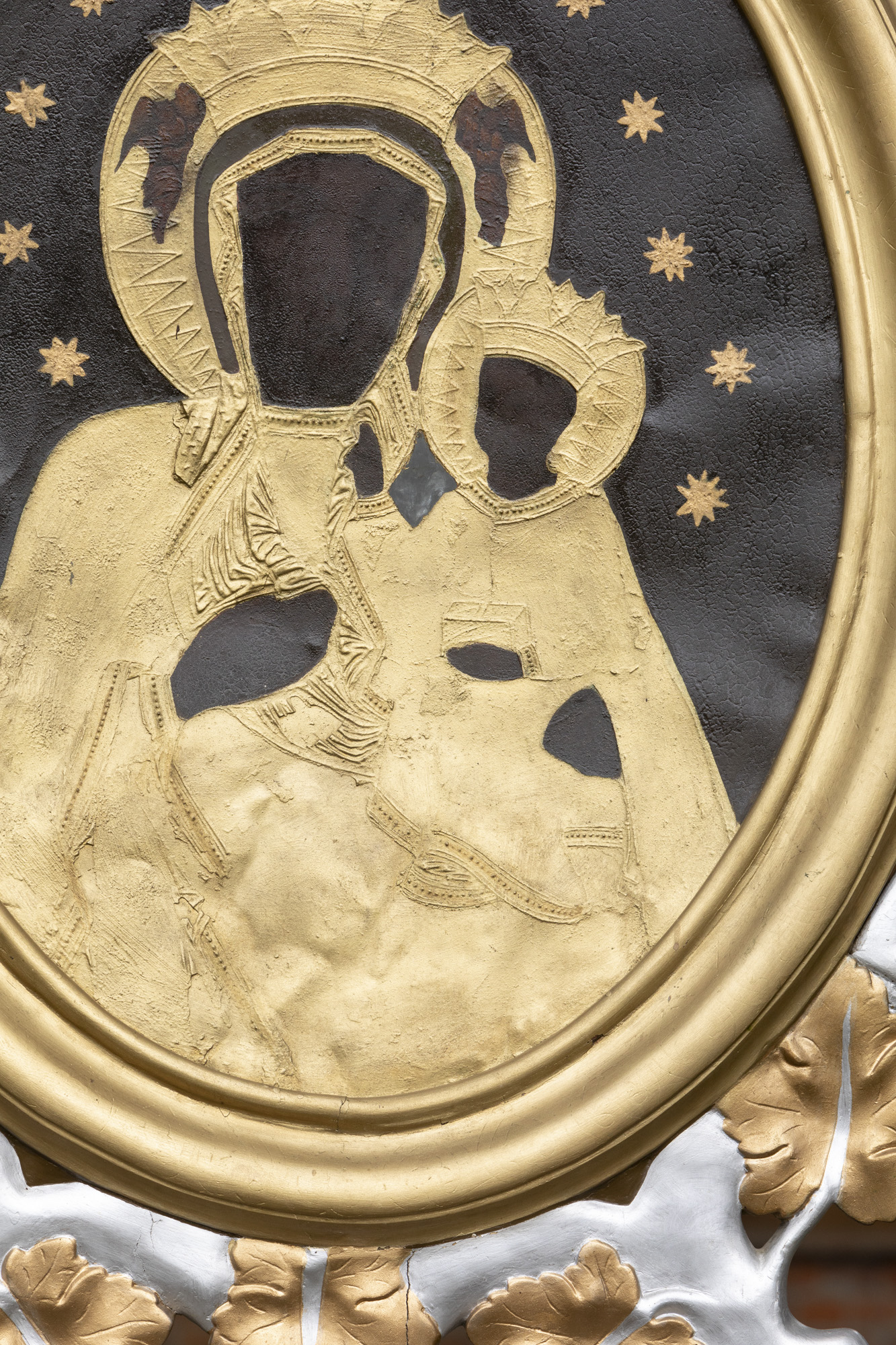 Feretron z obrazami św. Antoni z Dzieciątkiem i Matka Boska Częstochowska