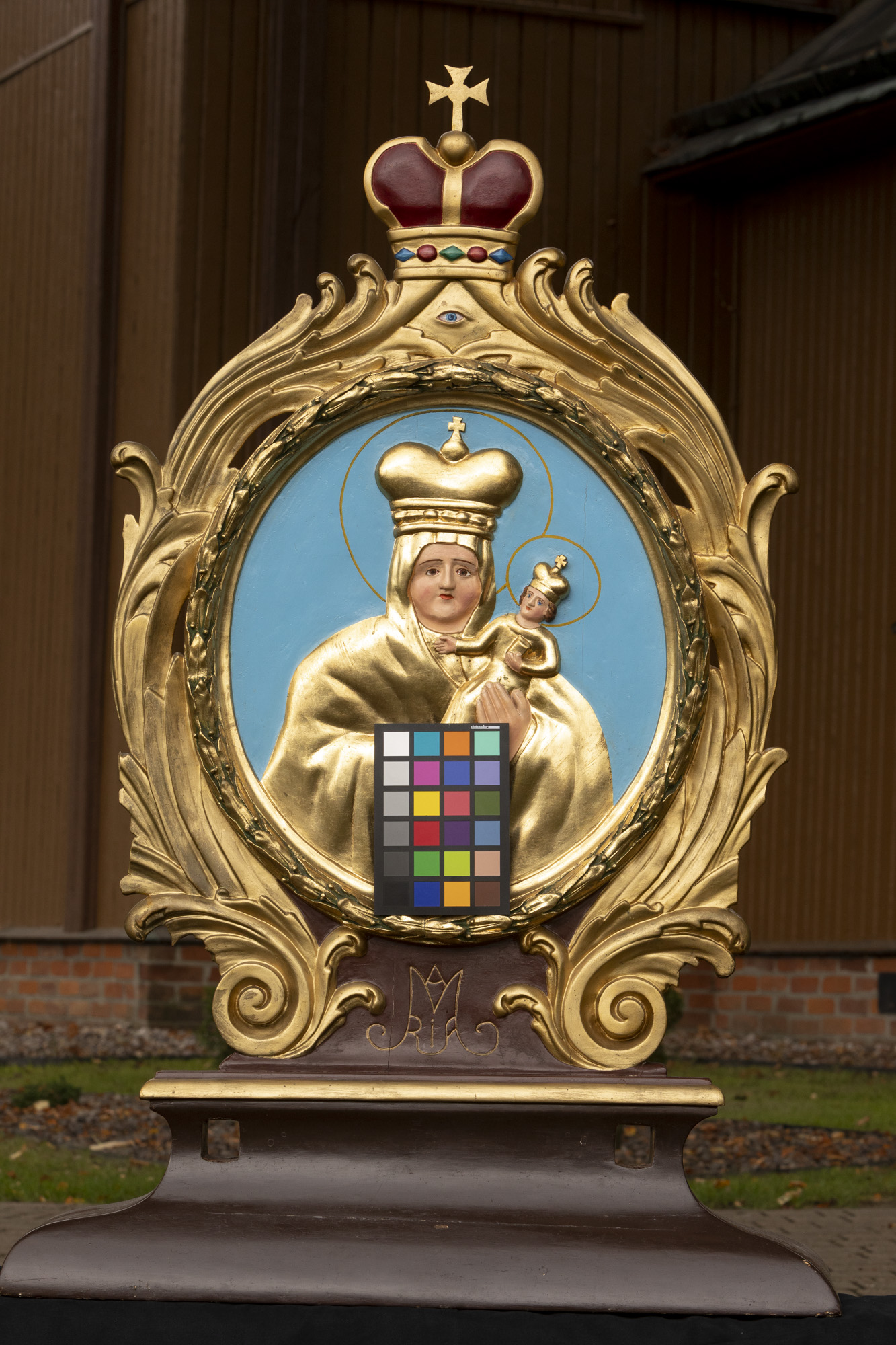 Feretron z płaskorzeźbami św. Antoni z Dzieciątkiem i Matka Boska z Dzieciątkiem