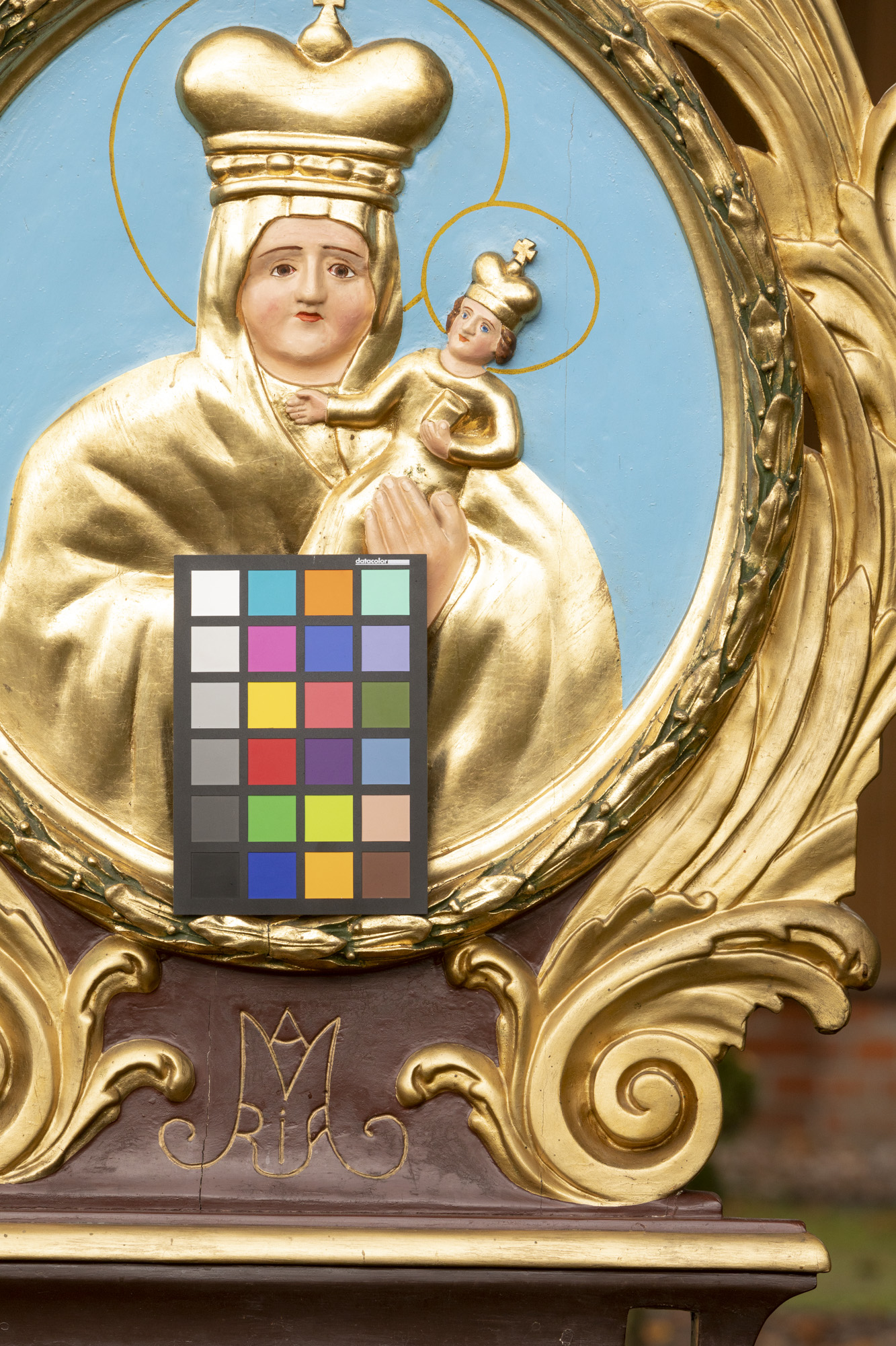 Feretron z płaskorzeźbami św. Antoni z Dzieciątkiem i Matka Boska z Dzieciątkiem