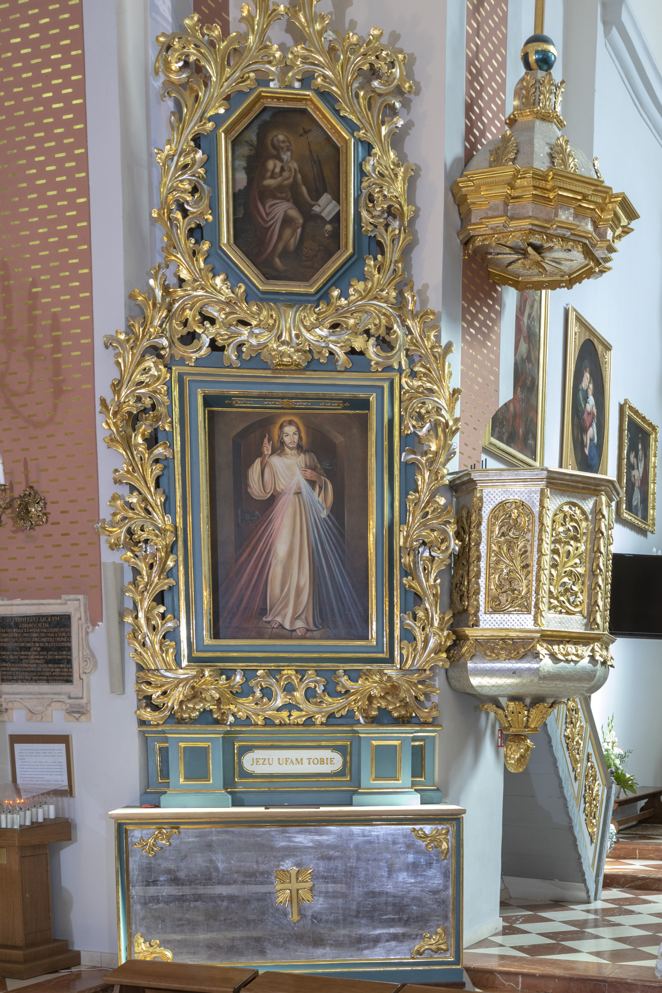 Ołtarz boczny przy tęczy pw. Miłosierdzia Bożego