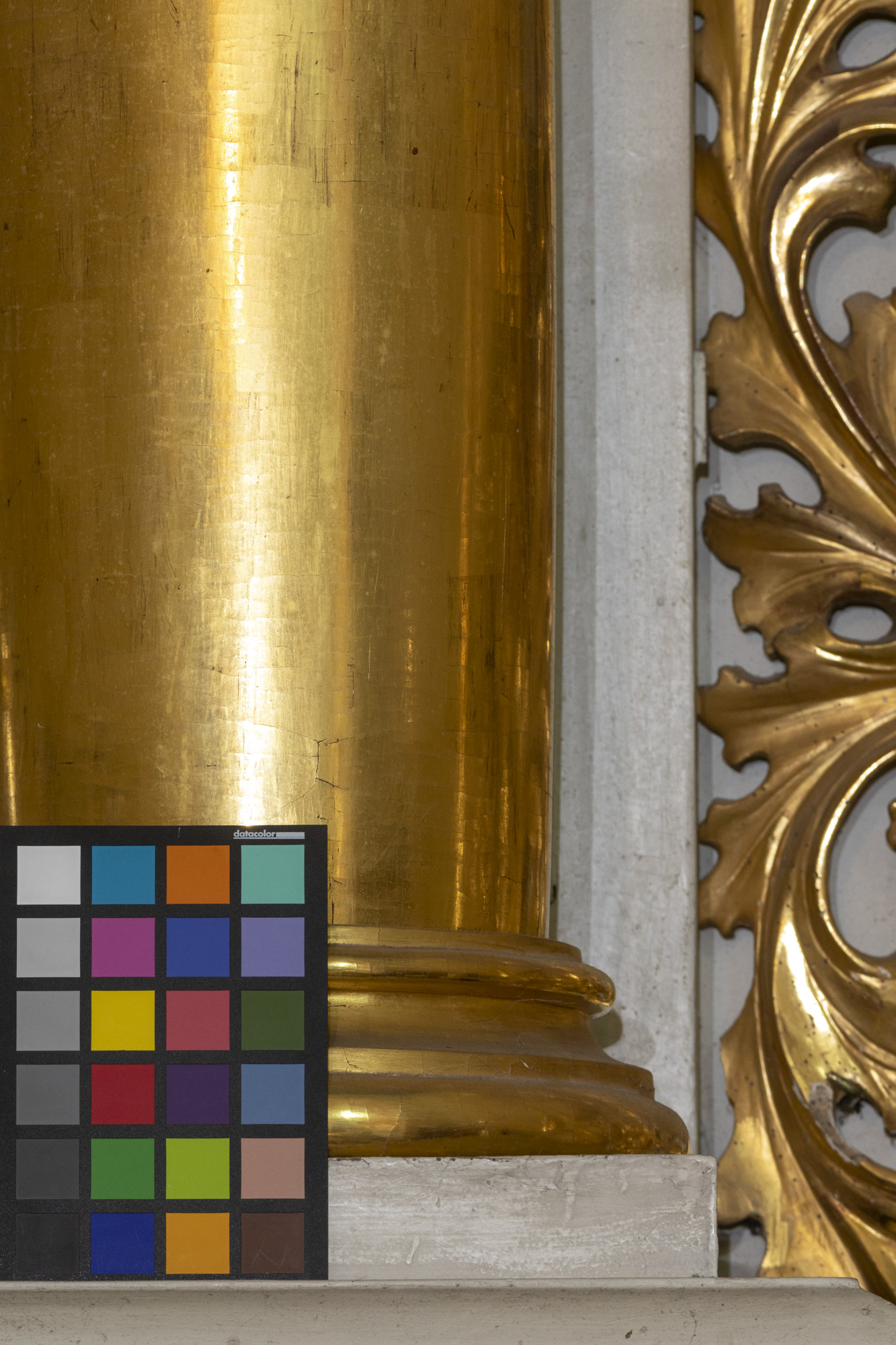 Ołtarz boczny pw. Matki Boskiej w kaplicy północnej