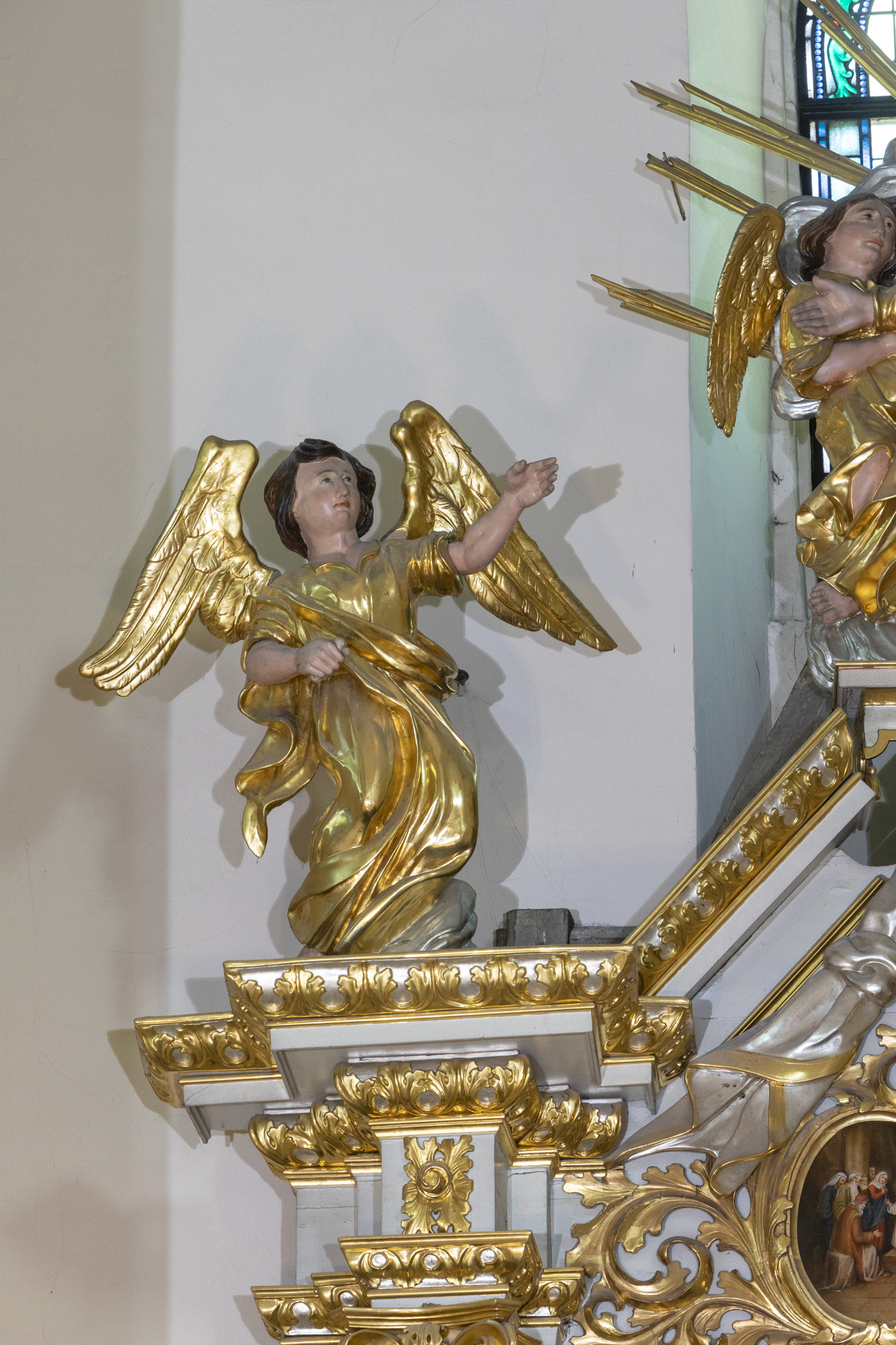 Rzeźby Aniołów z ołtarza bocznego kaplicy północnej