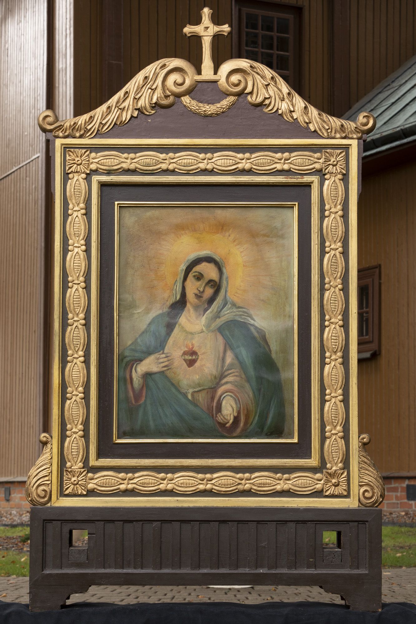 Feretron z obrazami: Serce Jezusa i Maria z Sercem Gorejącym