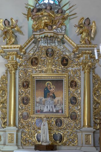 Ołtarz boczny pw. Matki Boskiej w kaplicy północnej