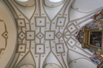 Dekoracja stiukowa sklepienia prezbiterium