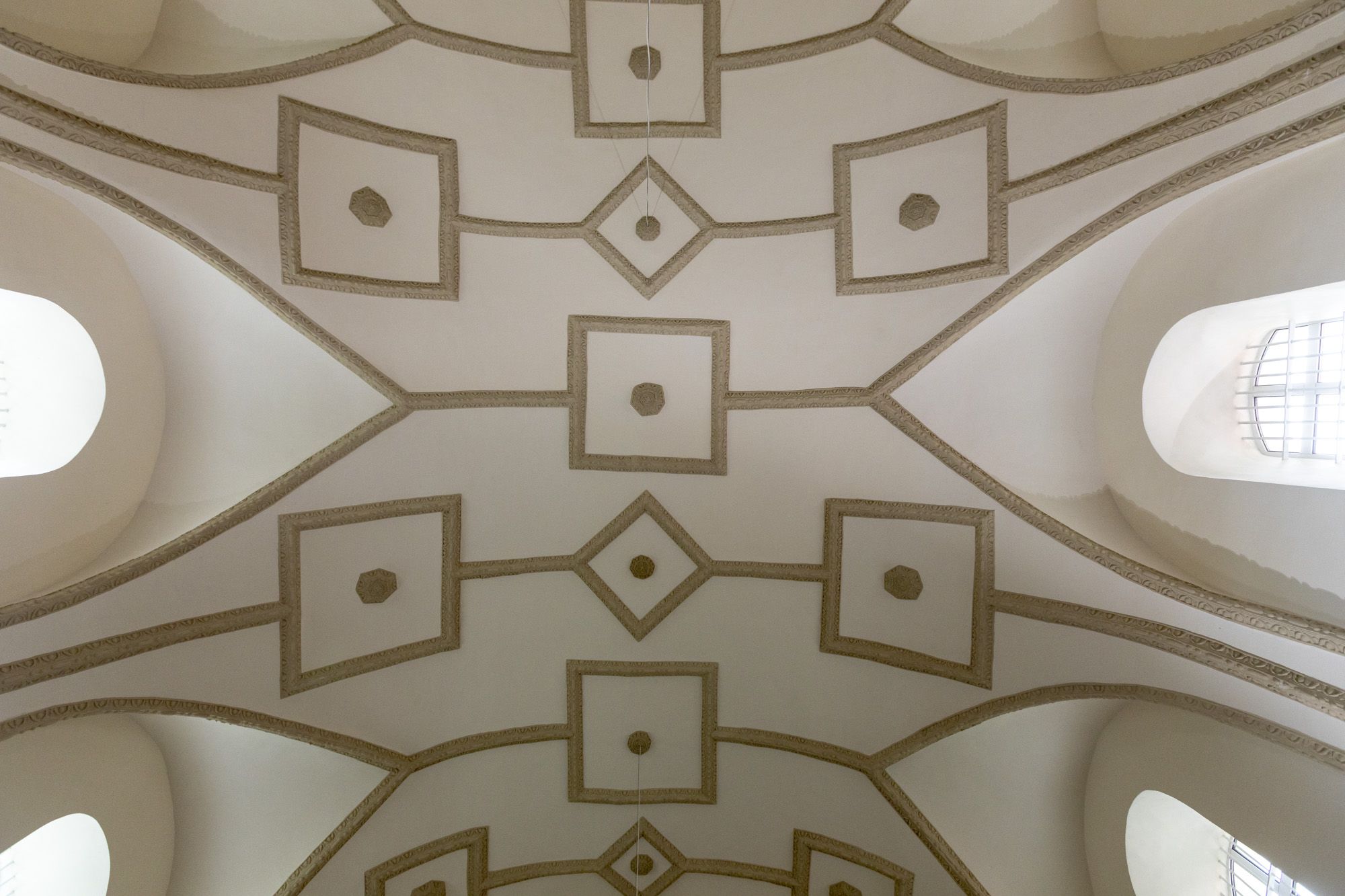 Dekoracja stiukowa sklepienia nawy