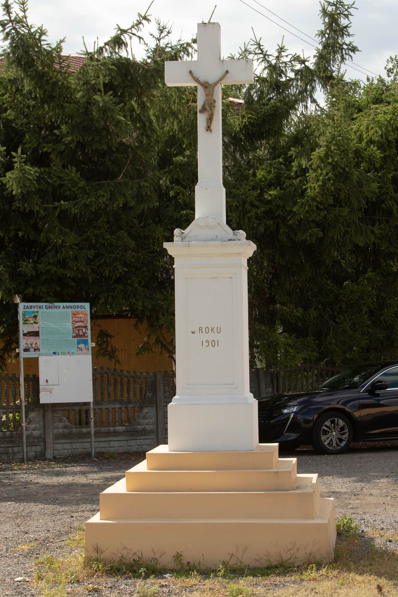 Krzyż przydrożny