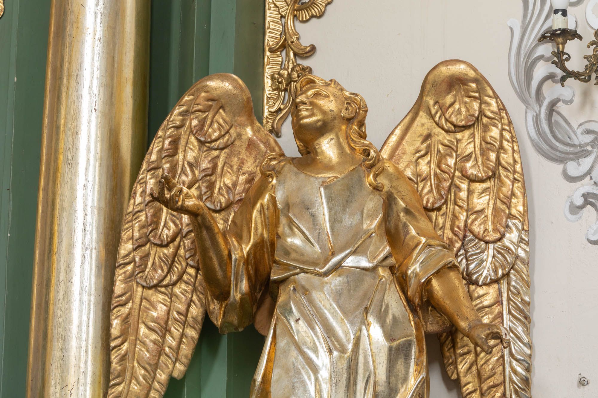 Rzeźba – Anioł II (ołtarz boczny – str. prawa nawy)